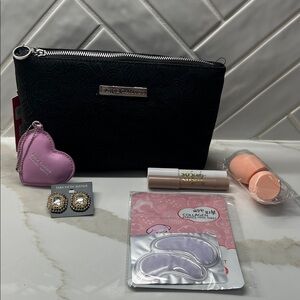 NWT Vince Camuto glamour makeup gift set